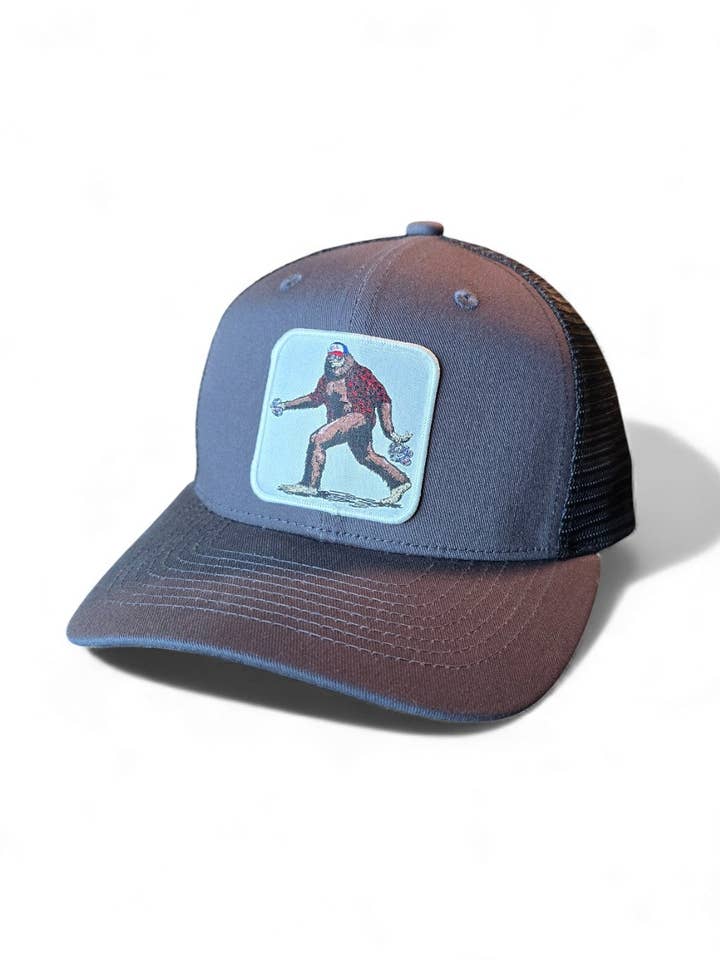 Sasquatch Bigfoot truckerpet - mesh snapbackcap voor heren voor wholesale door Moove Headwear