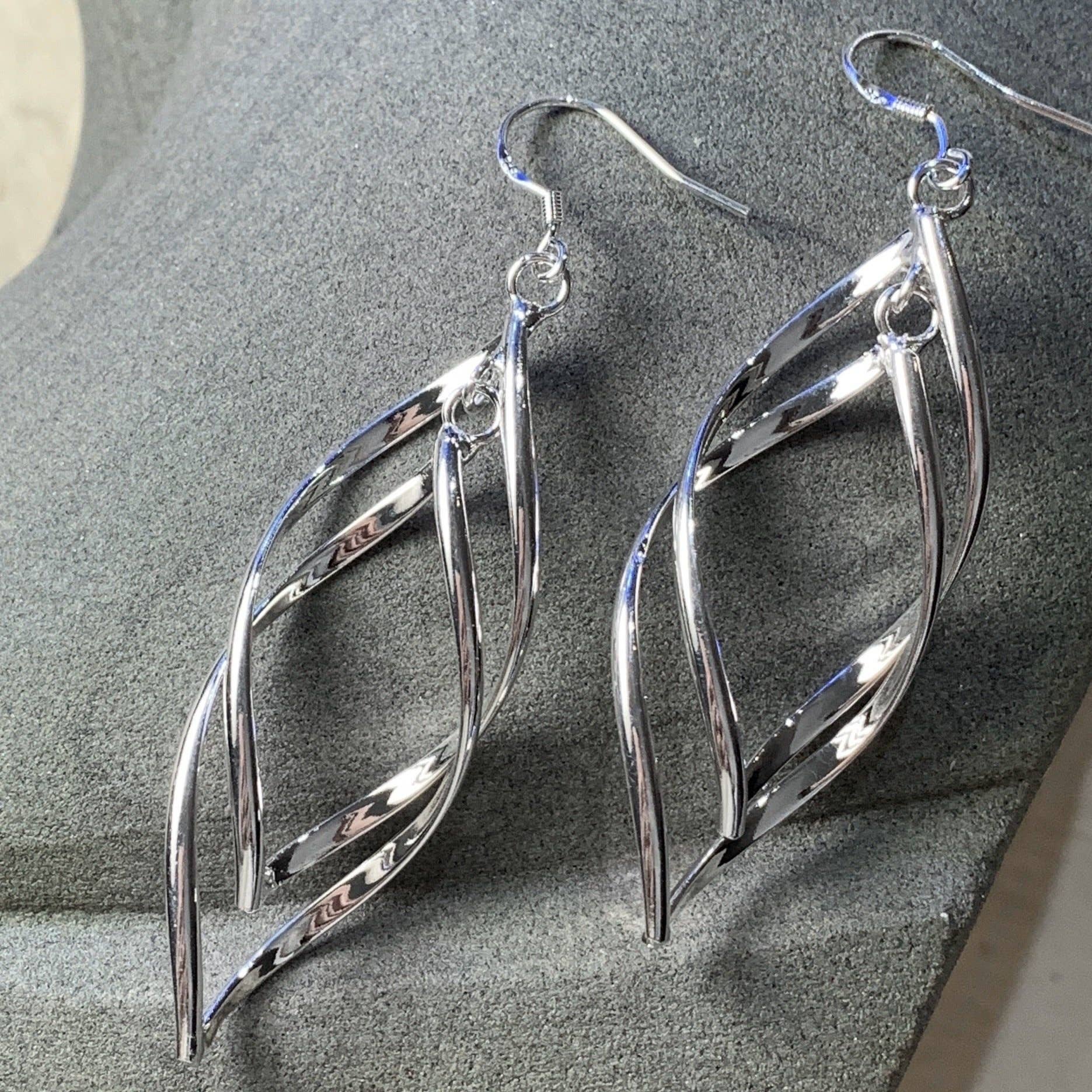 Peace Love Bling – wholesale Dangle earrings – Avalon Sterling Silver Intertwining Earrings2