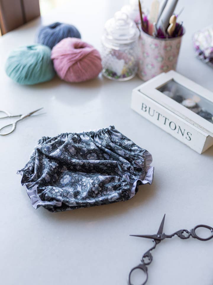 Culotte grigia a fiori per la vendita all'ingrosso da parte di Poleomenta