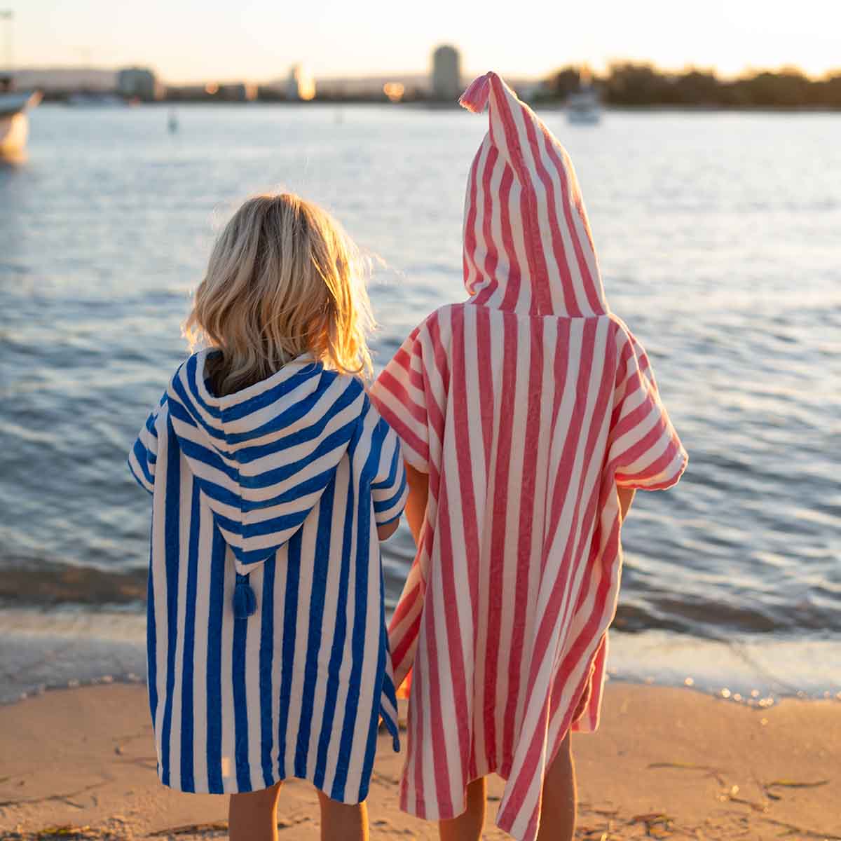 KIDS PONCHO SUZON STRIPES STRAWBERRY for wholesale on Faire1
