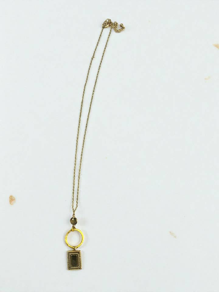 Colar de Ouro 18" com Pendente Duplo em Ouro Escovado por atacado de Ava Capri