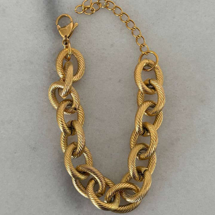 ARDEN BRACELET and other Purchase Wholesale bakkersbenodigdheden. Free Returns & Net 60 Terms on Faire trending on Faire.