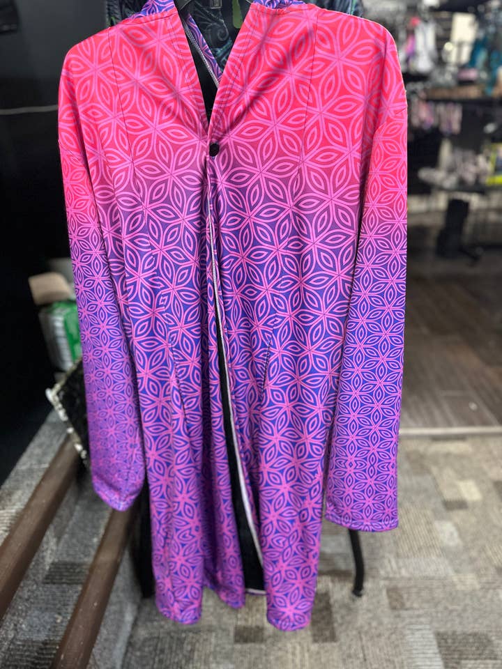 Faux Fur Kappe - Hakan Hisim - Neonblomst for engroshandel hos The Headspace