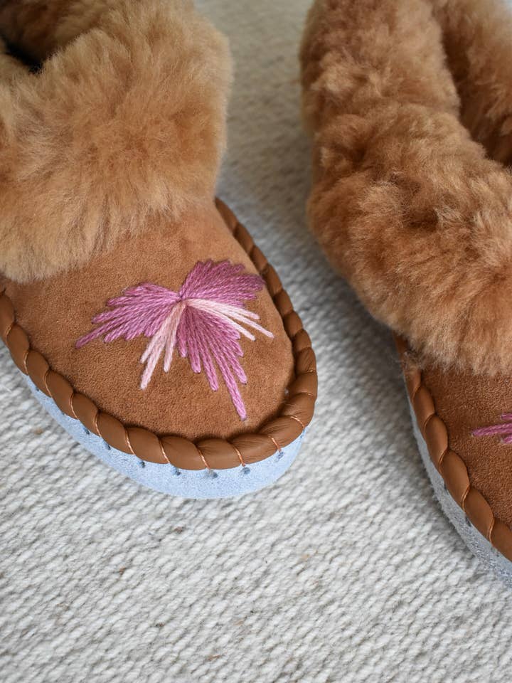HomieeStudio - Wholesale Slippers - Women's - Handmade Sheepskin Moccasins Slippers - Vivi3