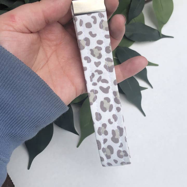 MDStickerShop - Wholesale Keychain - Women's - Light Brown and Cream Leopard Print Fabric Wristlet Keychain