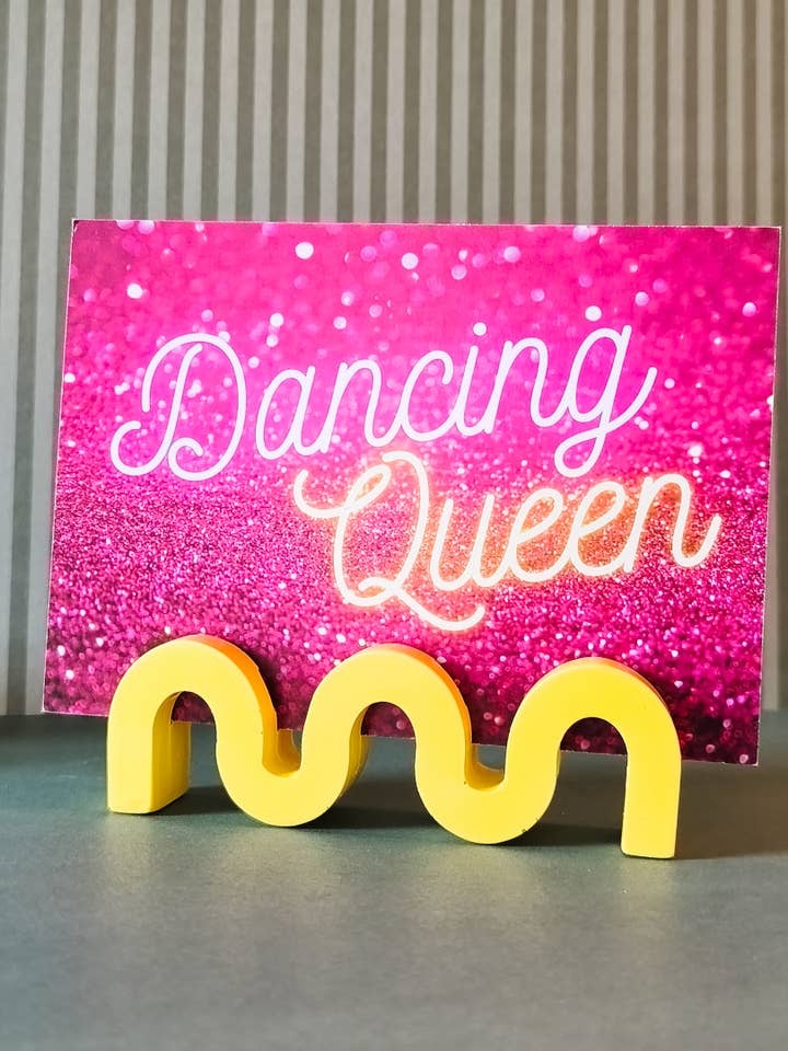 Support photo Wavy - vague colorée en Jesmonite pour la vente par Hey Denise