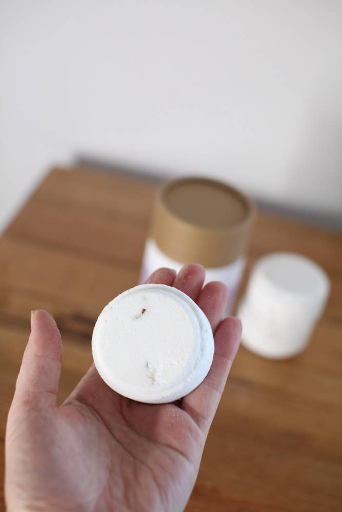 Bee native products - Wholesale Bath bomb/fizz - Blue Gum Botanical Bath bomb1