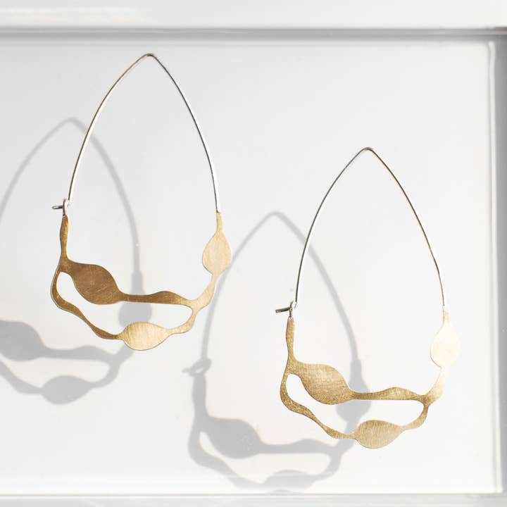 Boucles d'oreilles Wakame en laiton pour la vente par Denisa Piatti Jewellery