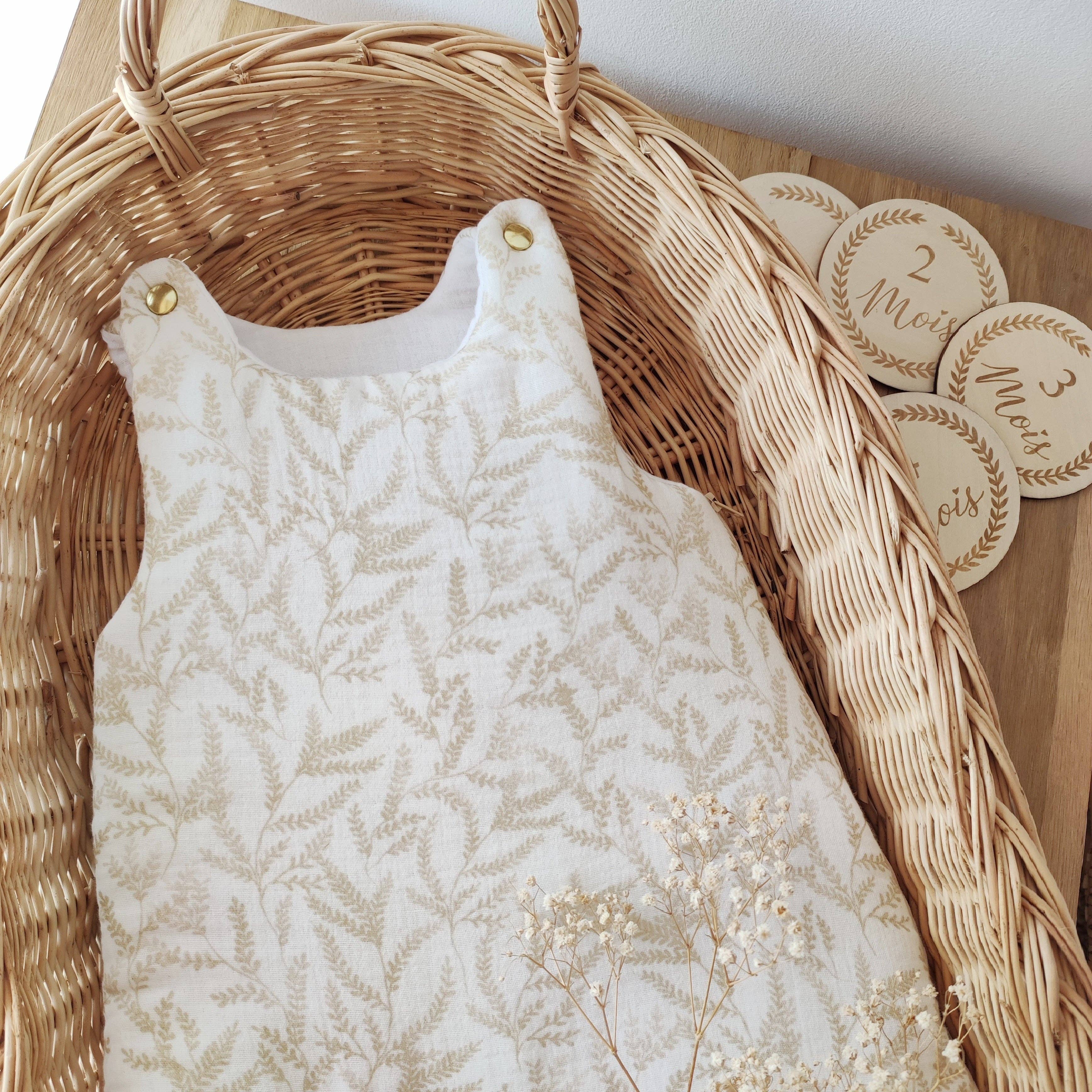 Les p'tites Merveilles de Bérénice - Wholesale Bodysuit (Non-Footed) - Baby - Sleeping bag 0-3 months “Leaves” in beige and off-white double organic cotton gauze1