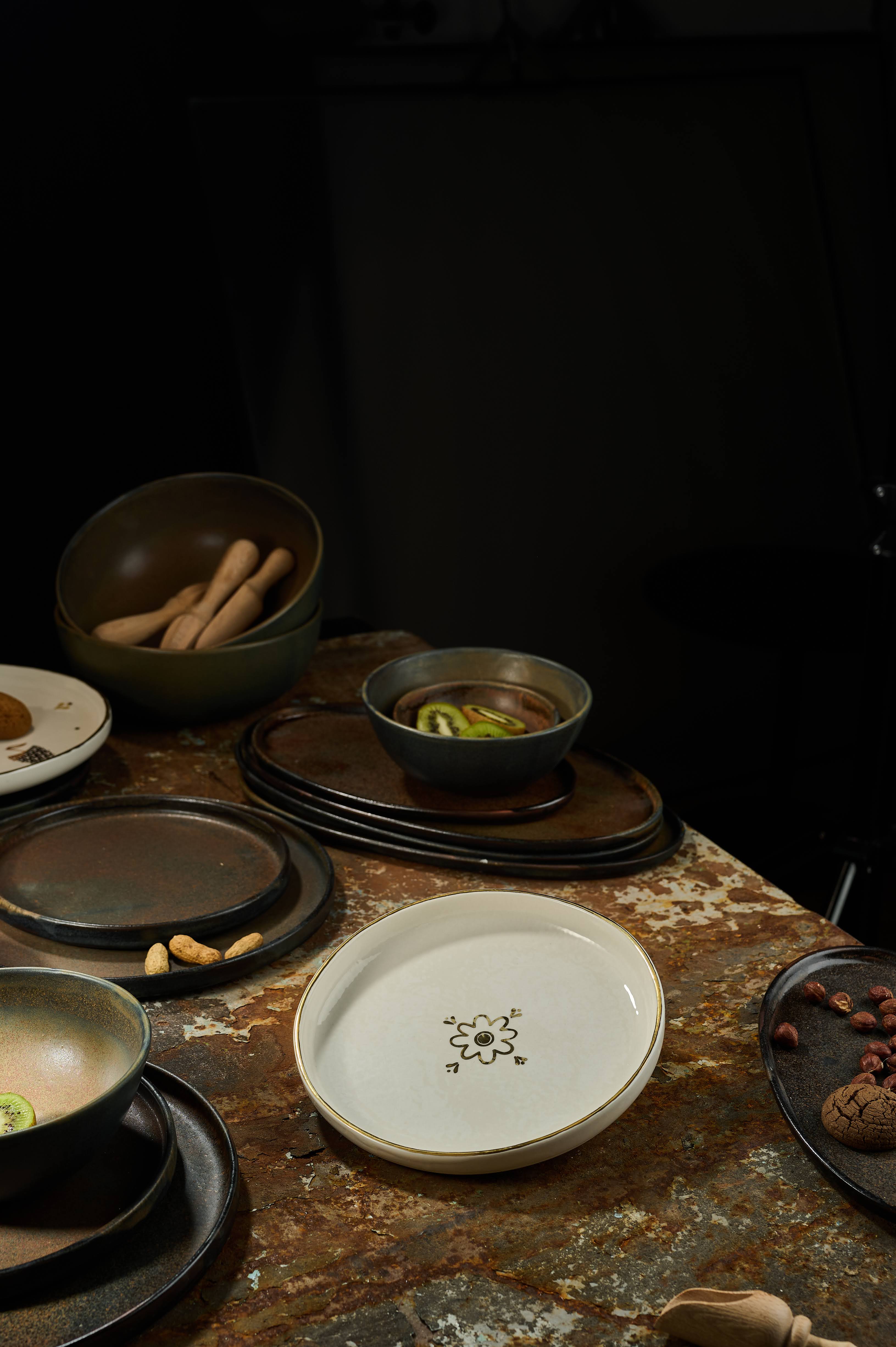 Creating Comfort Lab – wholesale Dinner plate – Handmade Porcelain Dinner Plates with Gold Rim. Off-White4