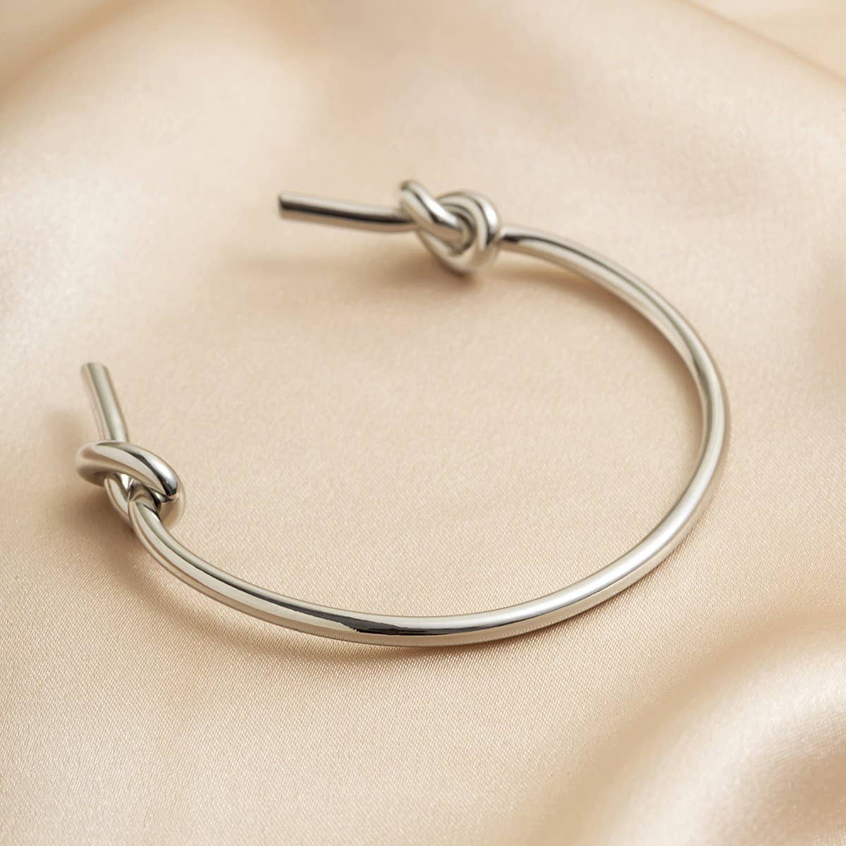 ACCITY - Wholesale Link & Chain Bracelet - SIMPLE DOUBLE-LAYER HOLLOW KNOTTED OPEN BRACELET_CWMM31014