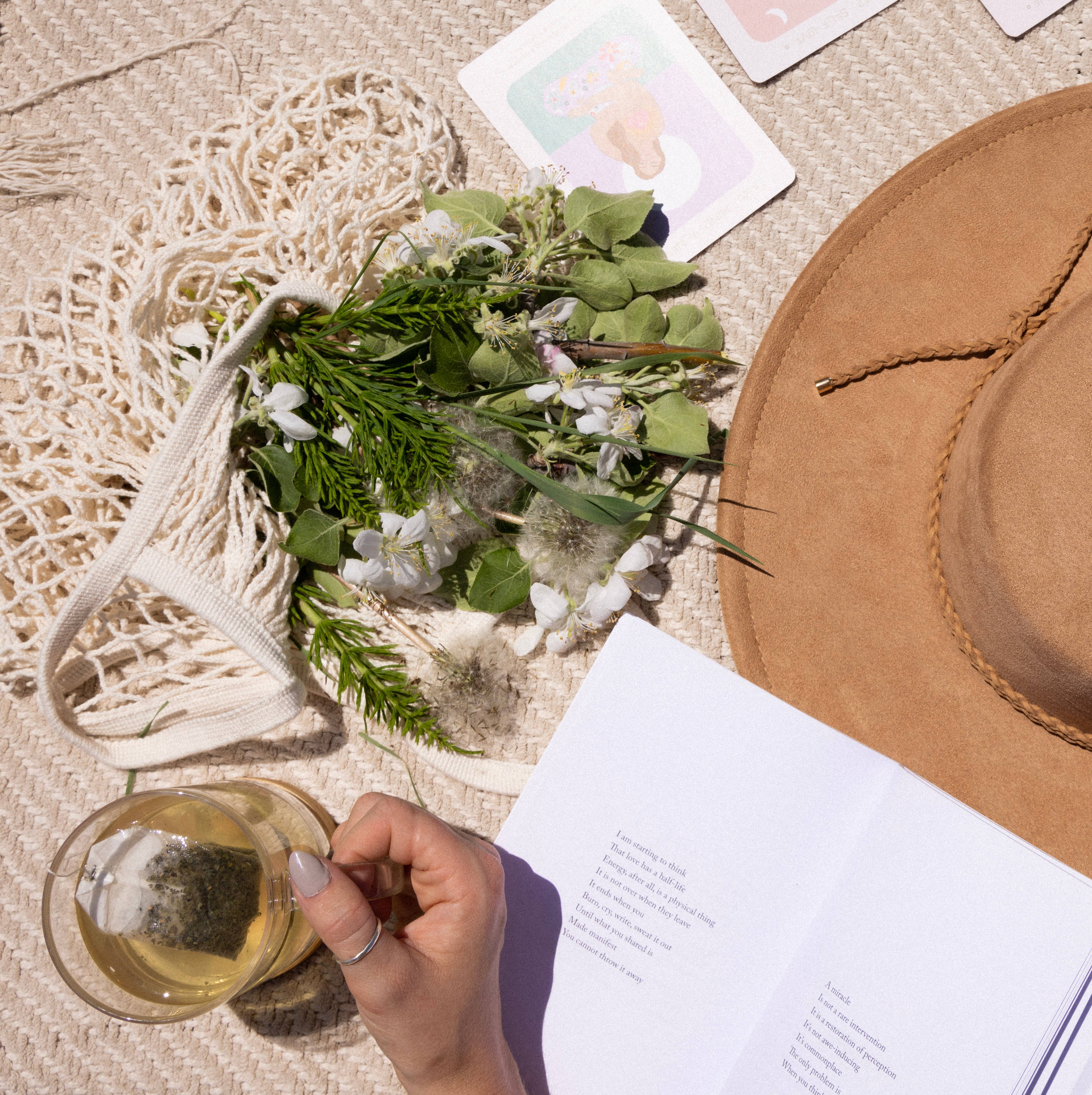 A Liquid Ritual - Wholesale Meditation Supplies - Crystal Infused Mug with Rose Quartz & Clear Quartz Crystals6