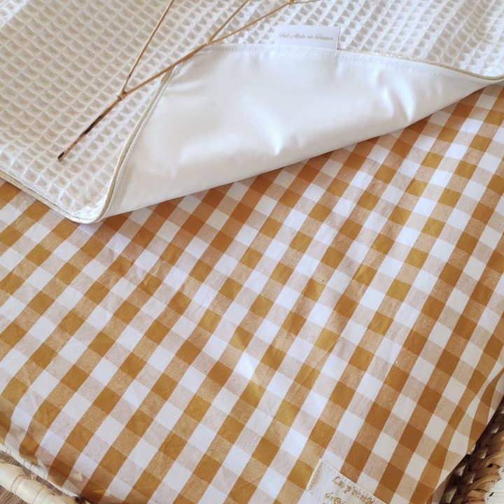 Les p'tites Merveilles de Bérénice – wholesale Korg - Barn och baby – Rektangulär blöjkorg i gingham bomullssenap och vit8