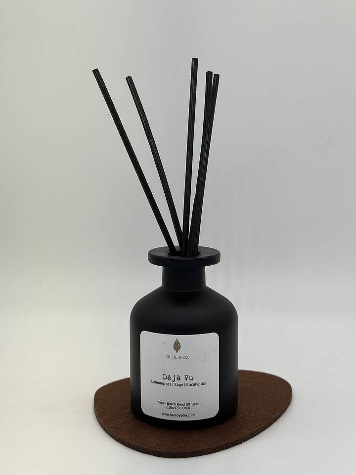 Dejà Vu 2.5oz Reed Diffuser voor wholesale door Ollie & Co. | Unique Home Fragrance