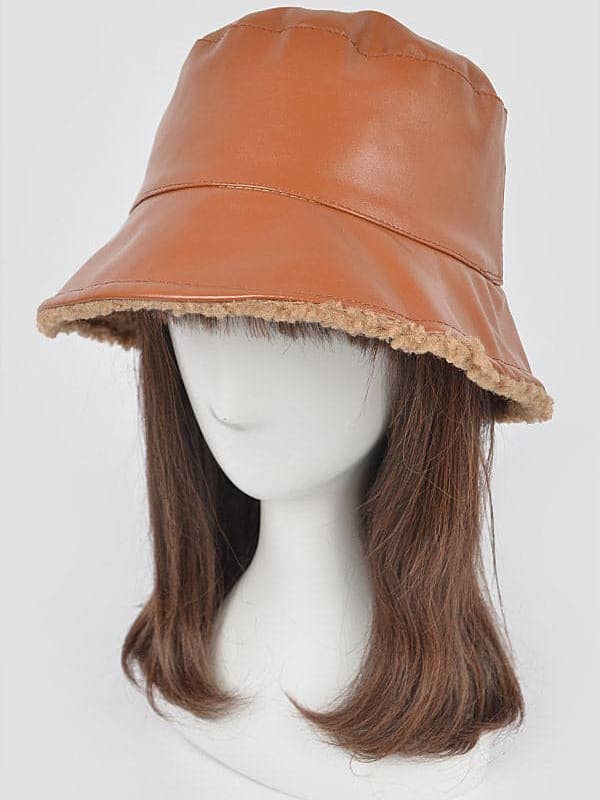Chapeau seau en faux daim pour femme en camel, lot de 6 pour la vente par Apparel Candy