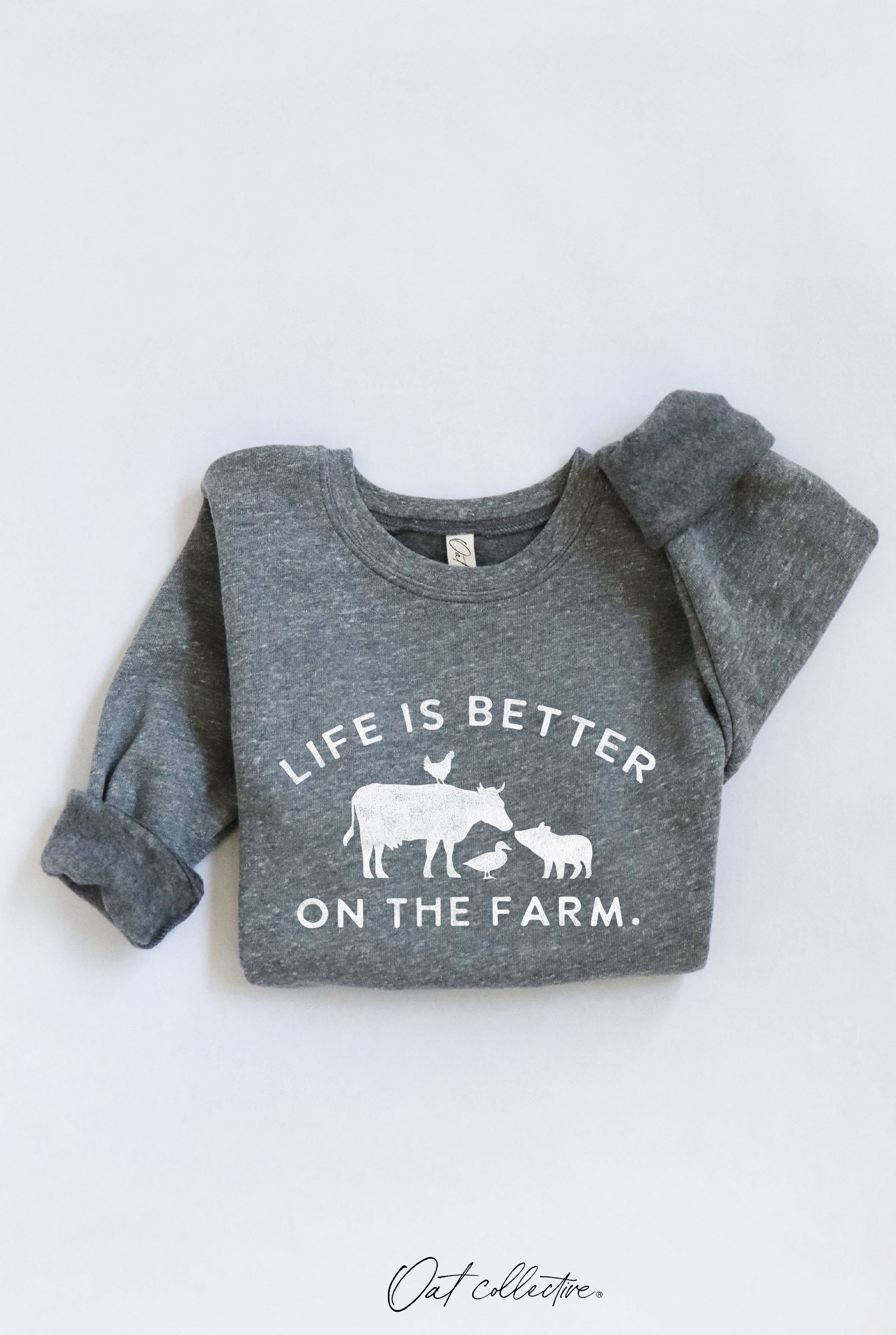 OAT COLLECTIVE – wholesale Sweatshirt - Barn – LIVET ÄR BÄTTRE PÅ GÅRDEN Unisex Grafisk Sweatshirt för Småbarn3
