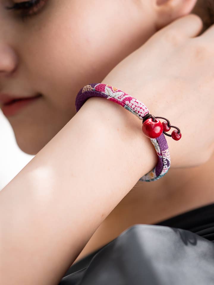 Kimono Fabric Bracelet |Purple Floral
Pattern made in Kyoto for wholesale by KOTO
