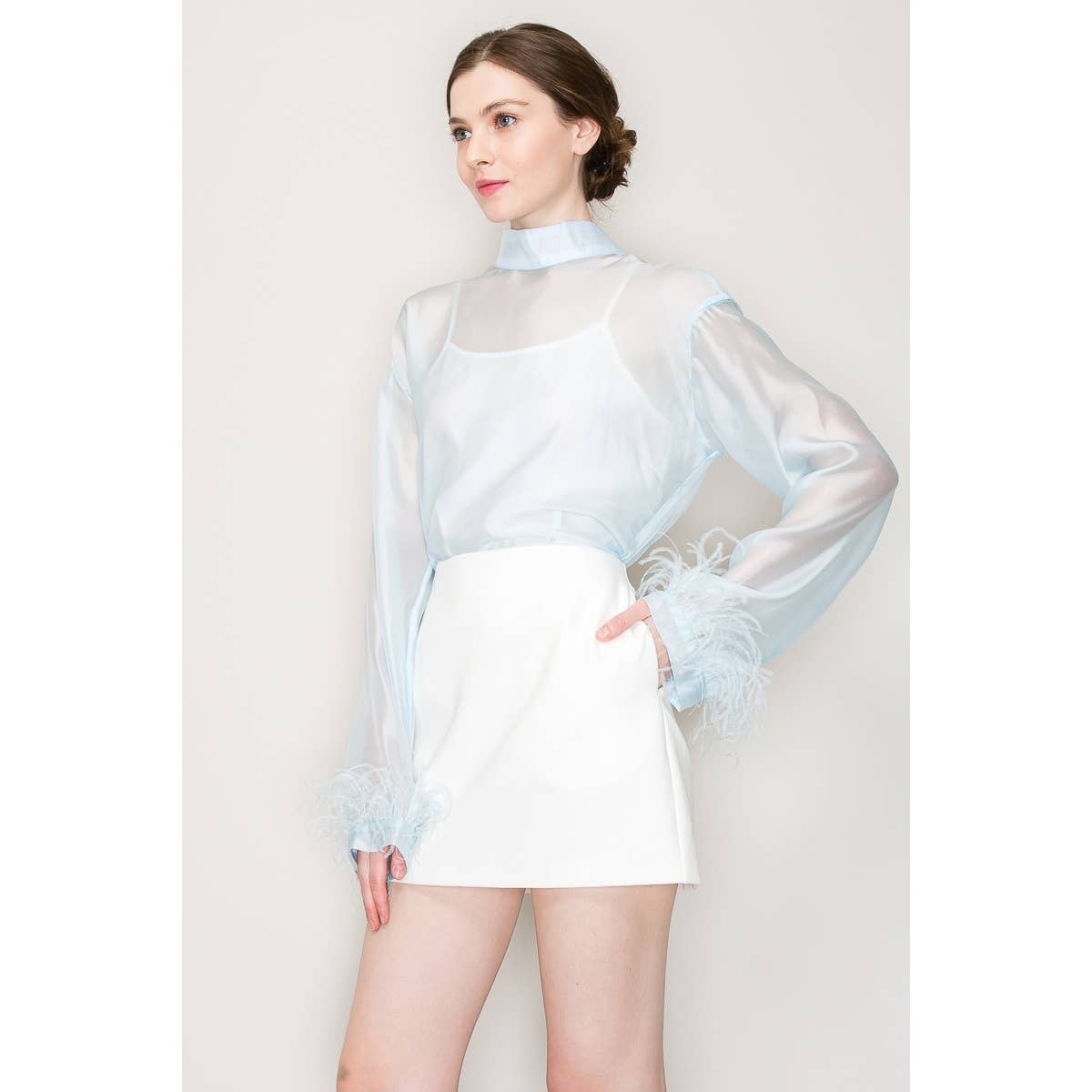 INA - Vente Chemisier – femme - Blouse transparente à manches longues avec col montant et bordure en plumes1