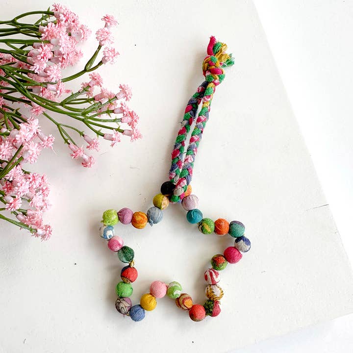 Ornement de vacances Kantha Star Sari pour la vente par WorldFinds