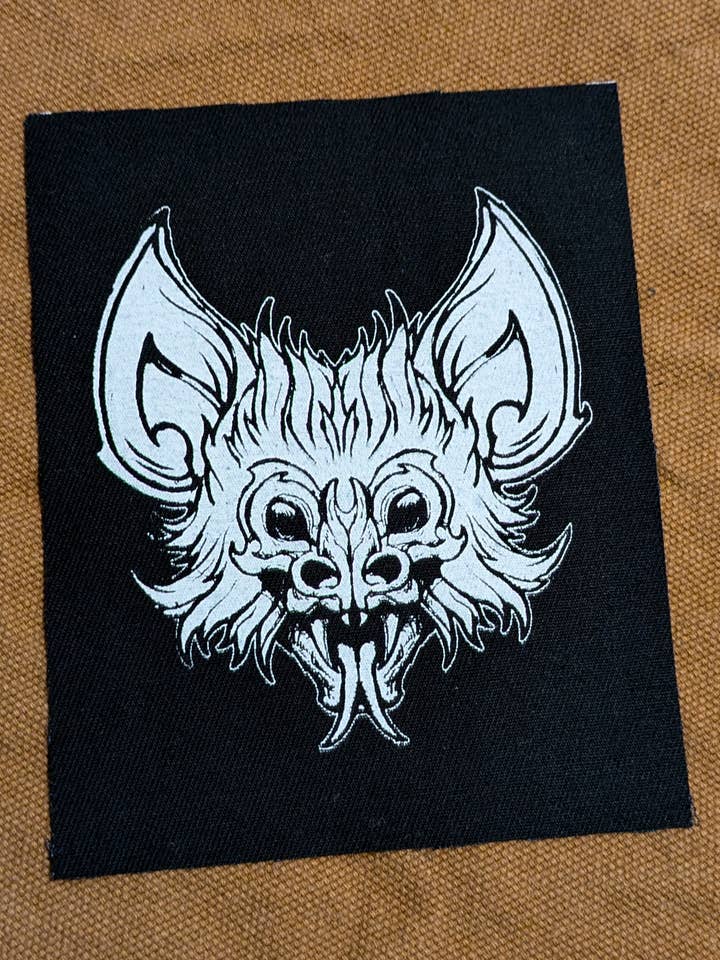 Toppa da cucire a forma di pipistrello | Stampa serigrafica per la vendita all'ingrosso da parte di Goodbye Zach