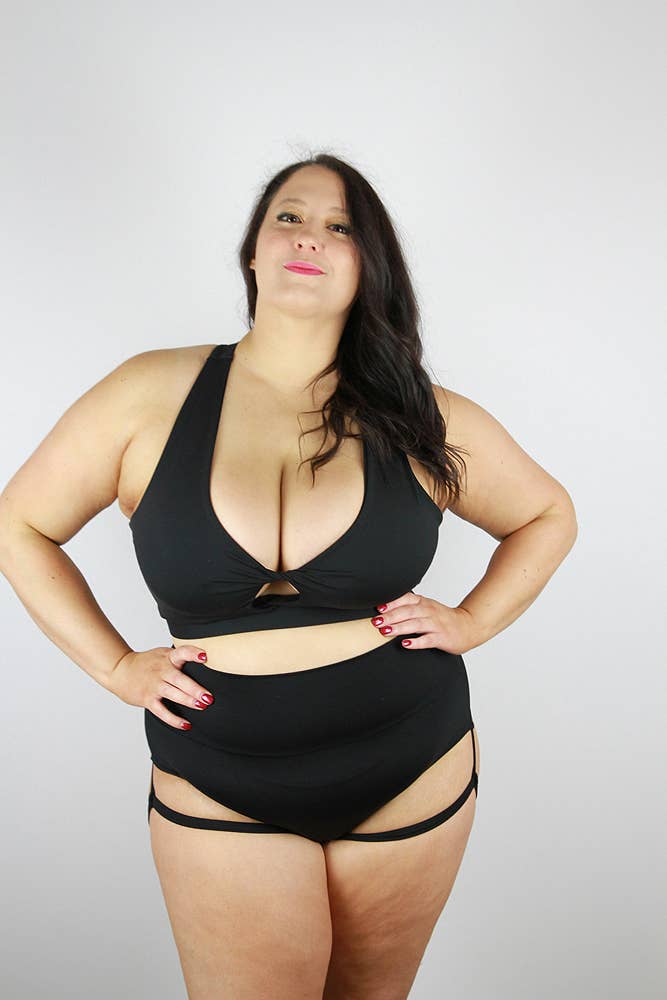 Rarr Designs - Wholesale Sports Bra - Women's - Matte Black Knot Plus Size Sports Bra4