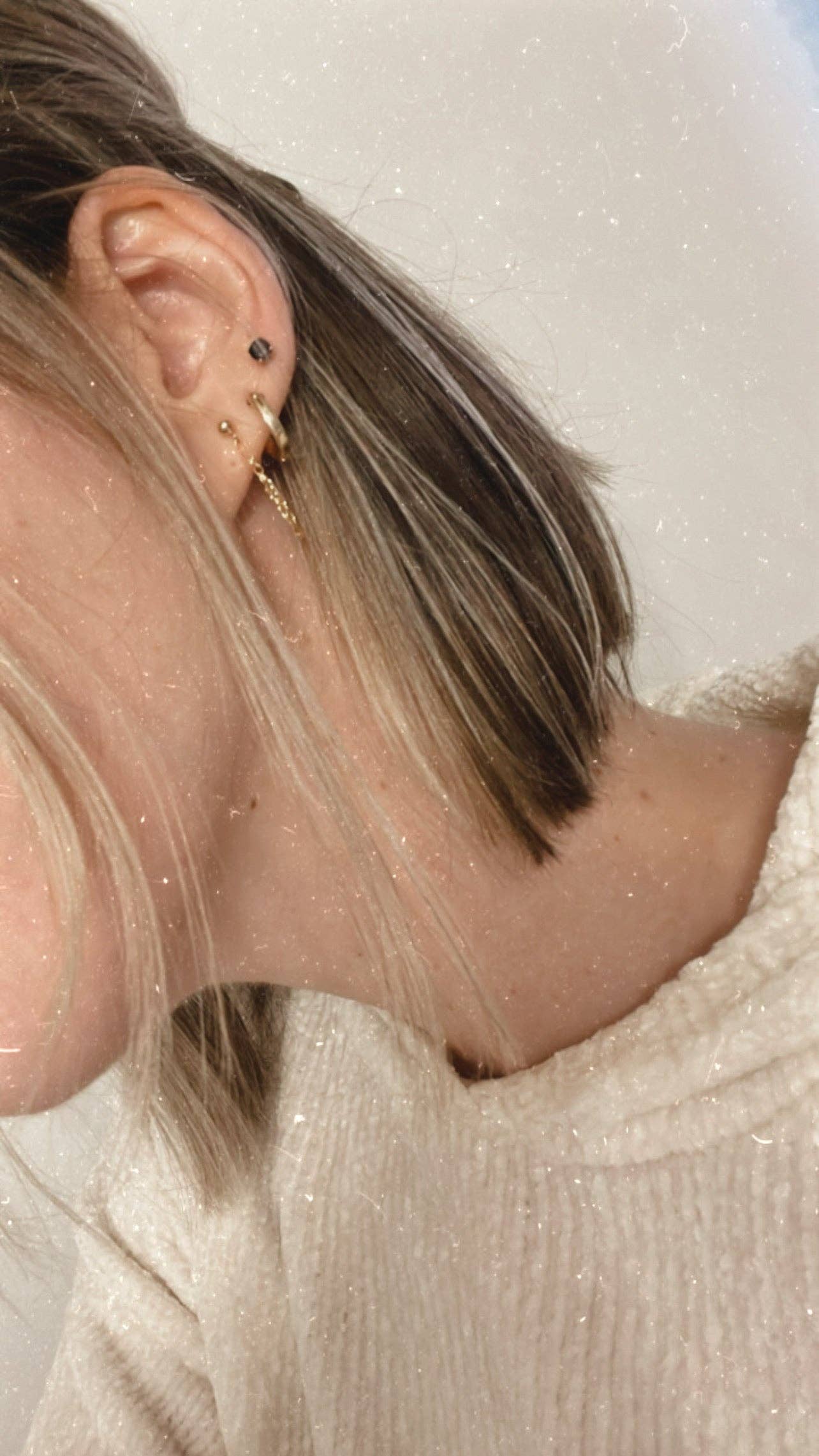 Bijoux Boutique LLC - Wholesale Huggie Earrings - Chain Huggie Hoops5