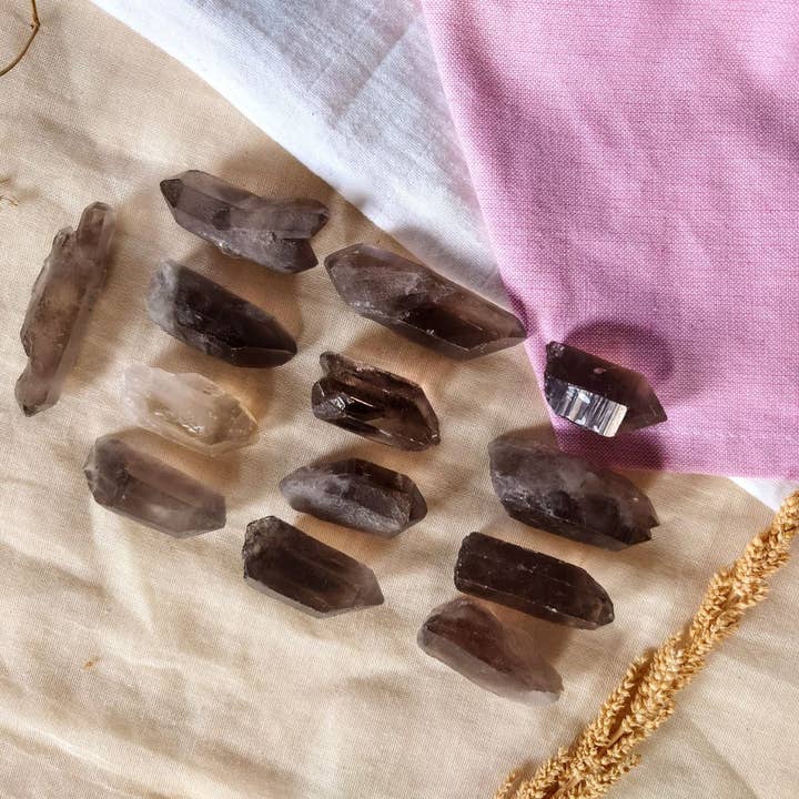 Smoked quartz points from Pakistan lot 320 gram for wholesale by Insight Stones