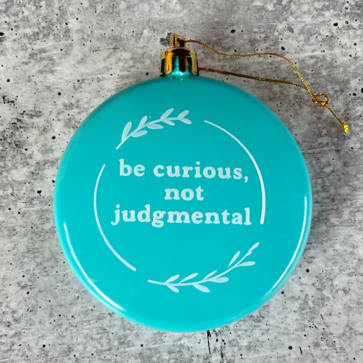 Ornamento infrangibile realizzato negli Stati Uniti con la curiosità e senza giudizi per la vendita all'ingrosso da parte di The Silver Spider