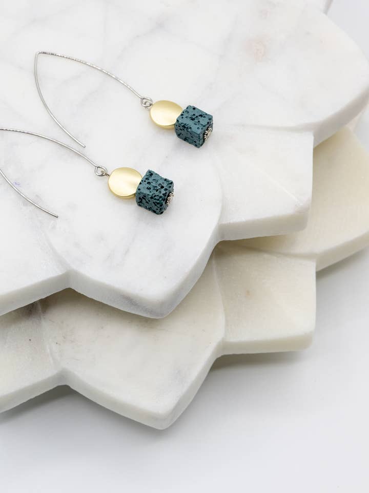 Guldskive og firkantede lavasten øreringe med vedhæng for engroshandel hos Sea Lily