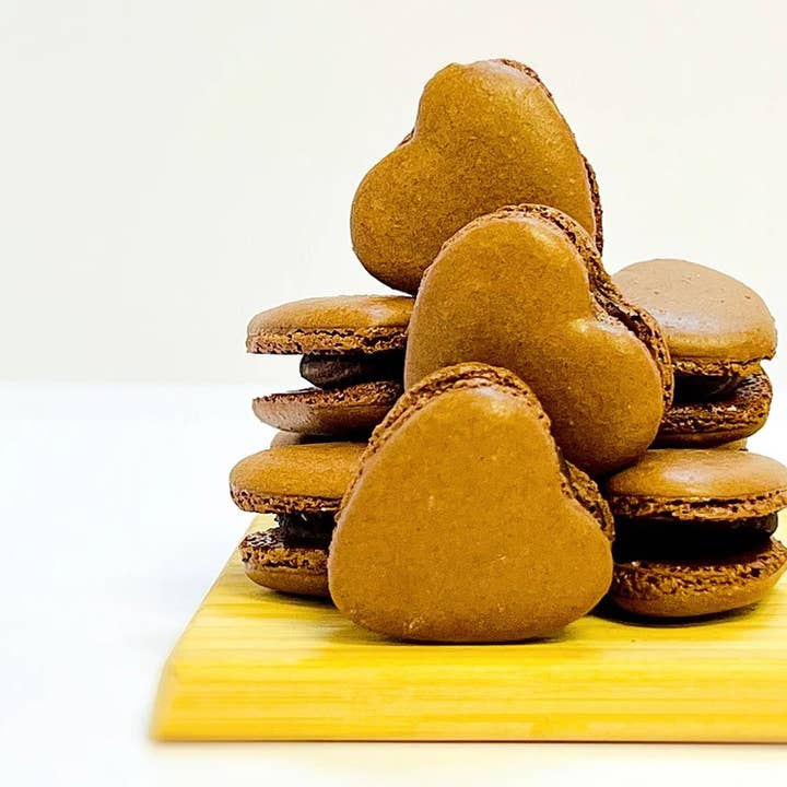 macaron centrale - Wholesale Cookie - Brown Heart French Macarons - Dark Chocolate Flavor3