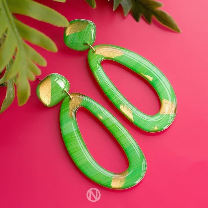 Gröna och guld statementörhängen - Handgjorda på beställning för wholesale av Naoi