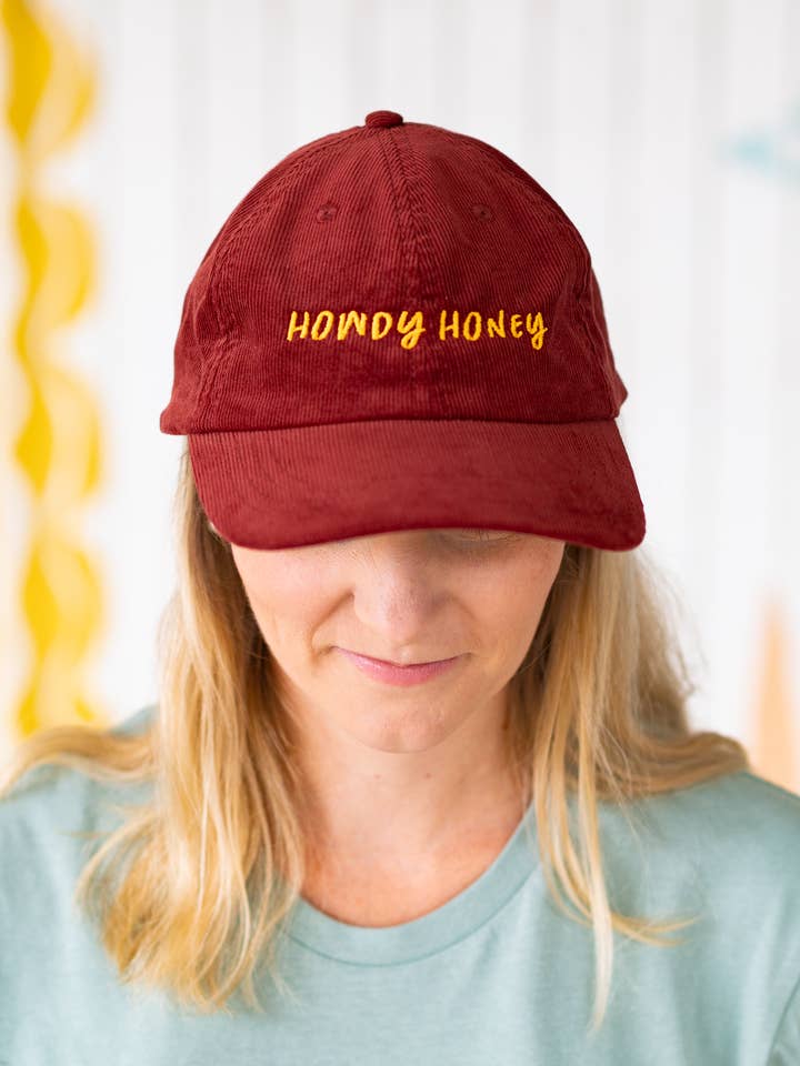Chapeau en velours côtelé Howdy Honey de la société Girl Riot - Vente en gros pour la vente par Girl Riot Society by Mosaic Makers Co