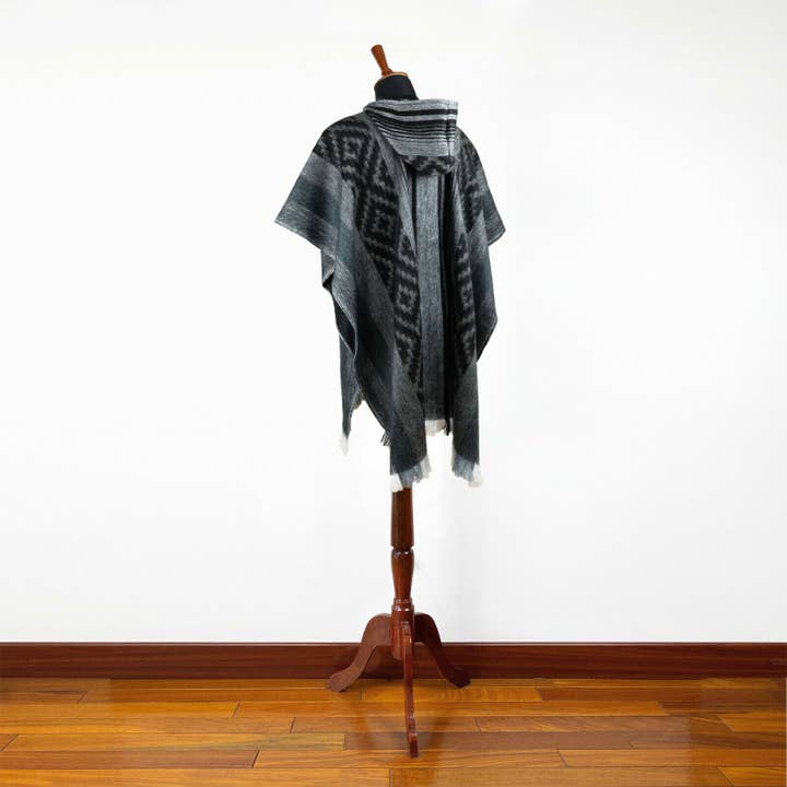 ECUALAMA - Wholesale Poncho - Unisex - Nambija - Lightweight Baby Alpaca Hooded Poncho - Charcoal5