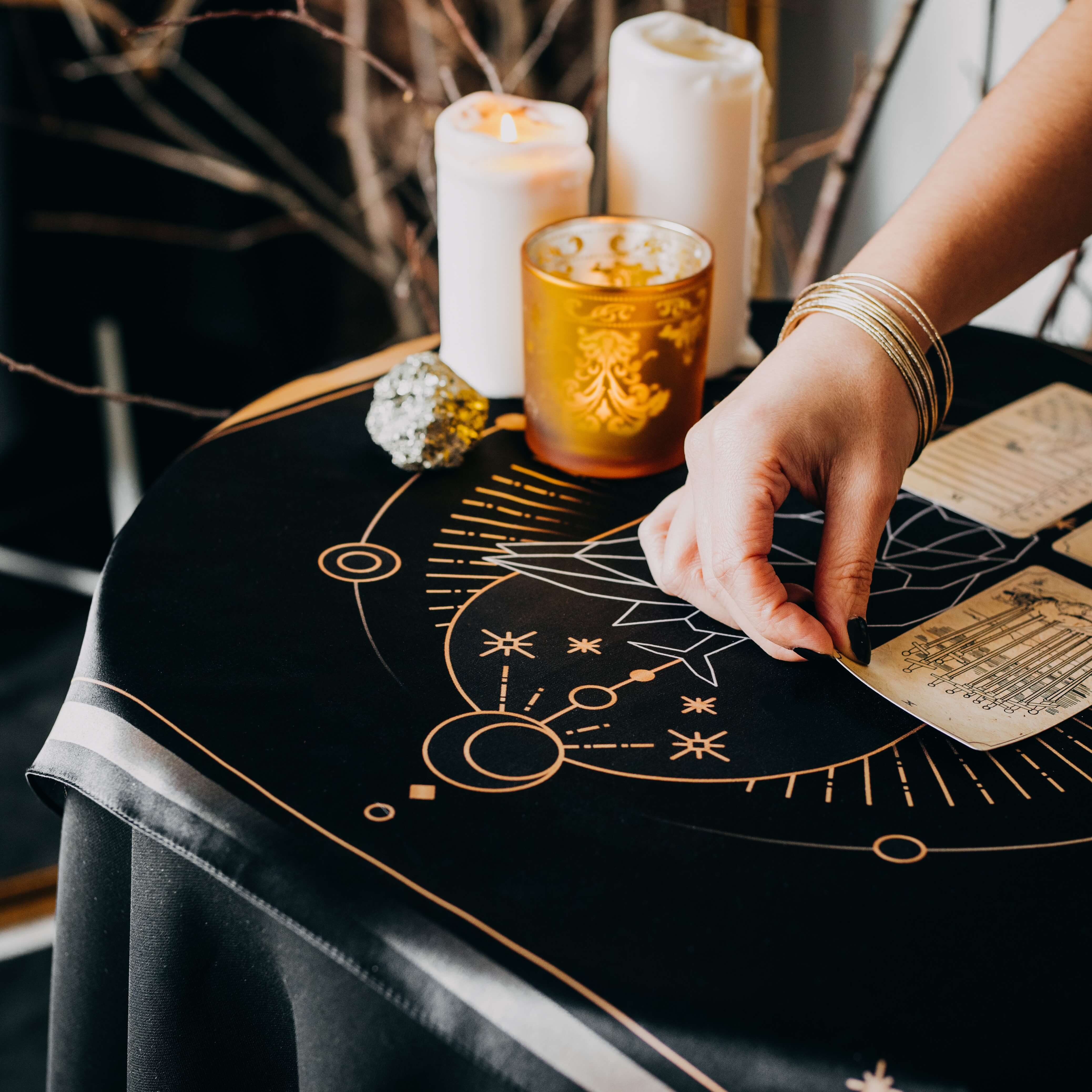 LA MUCI DESIGN - Vente Écharpe – femme - Châle en soie Hibou – Tapis mystique pour tarot et autel3