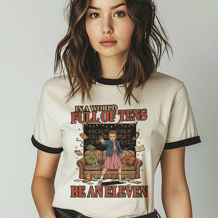 Stranger Things Dans un monde plein de dix, T-shirt Ringer pour la vente par House Of Rodan