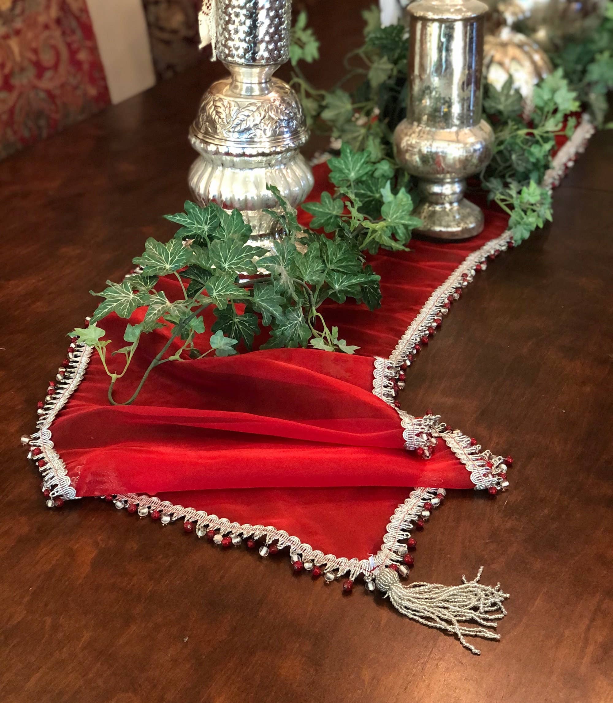 Purchase Wholesale beaded table runner. Free Returns & Net 60 Terms on Faire