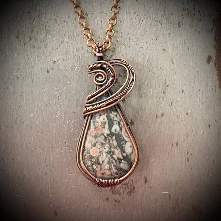 Colar com Fóssil de Crinóide Envolto em Fio de Cobre Oxidado por atacado de Natural Gifts Jewelry