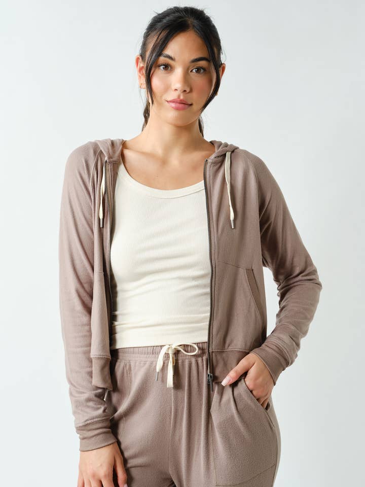 Sweat à capuche zippé Hacci brossé pour la détente pour la vente par Mono B