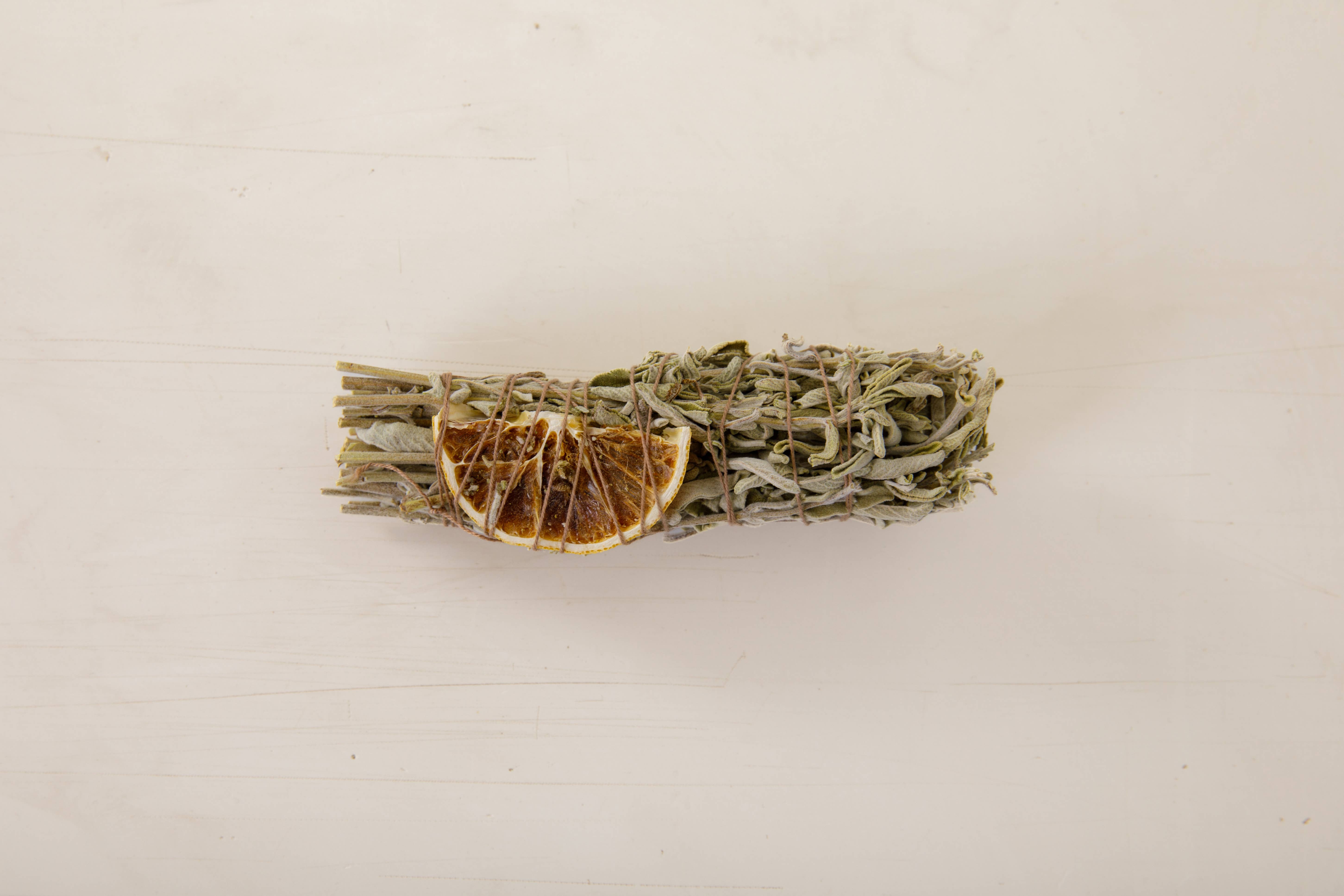 NAVA - Wholesale Sage Bundle - Sage Bundle with Oranges | Natural Incense2