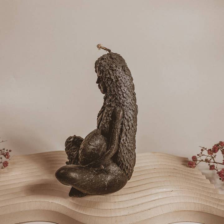 whatever workshop - Wholesale Novelty Candle - Beeswax candle Goddess of the earth Gaia4