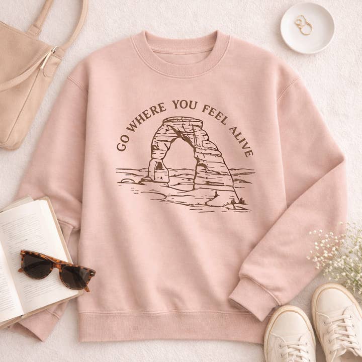 Gå hvor du føler dig levende sweatshirt for engroshandel hos Desert City Clothing Co.