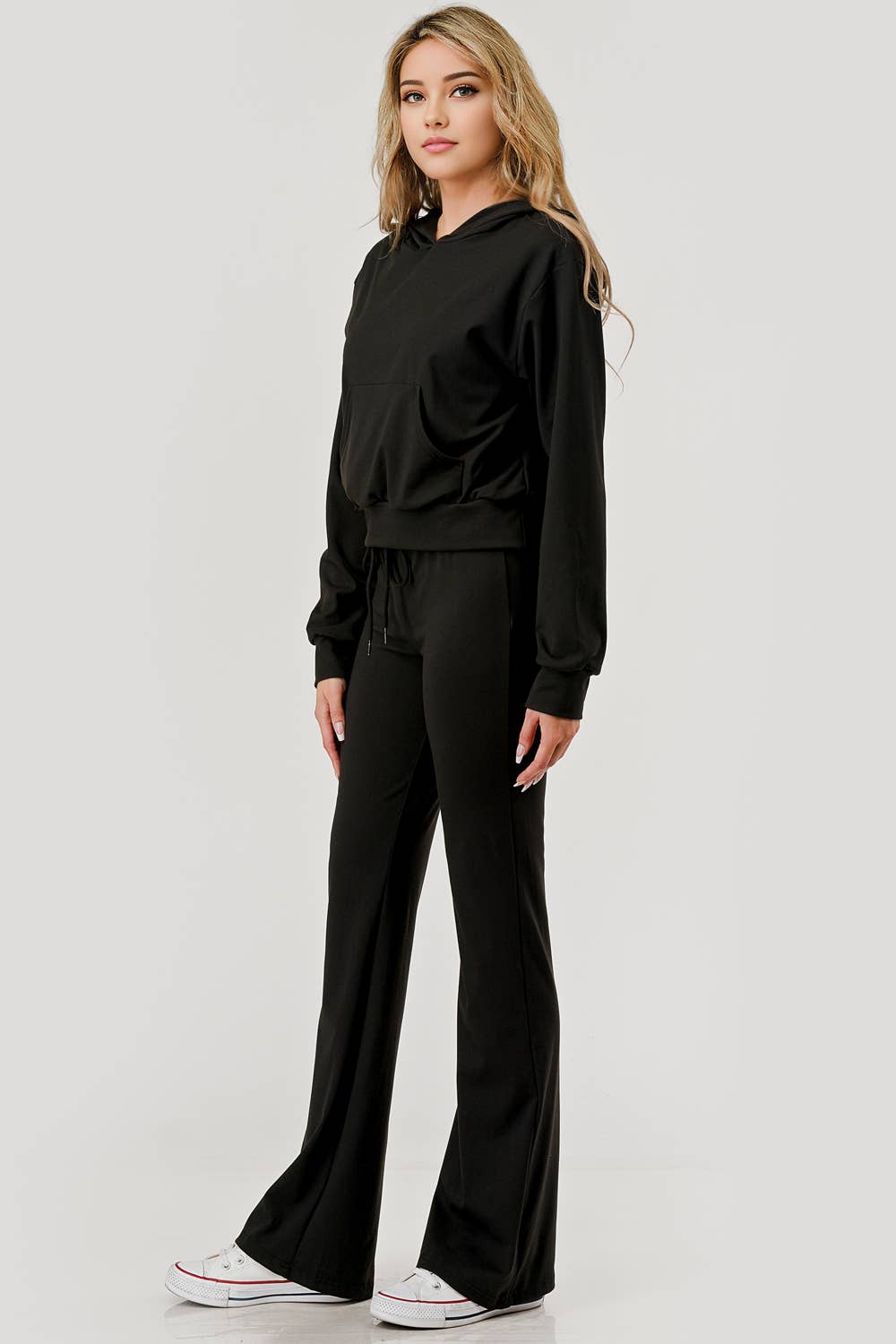 REDFINCH APPAREL INC - Vendita all'ingrosso Completo loungewear - Donna - Set 2 pezzi: felpa con cappuccio e pantaloni svasati con coulisse da donna2