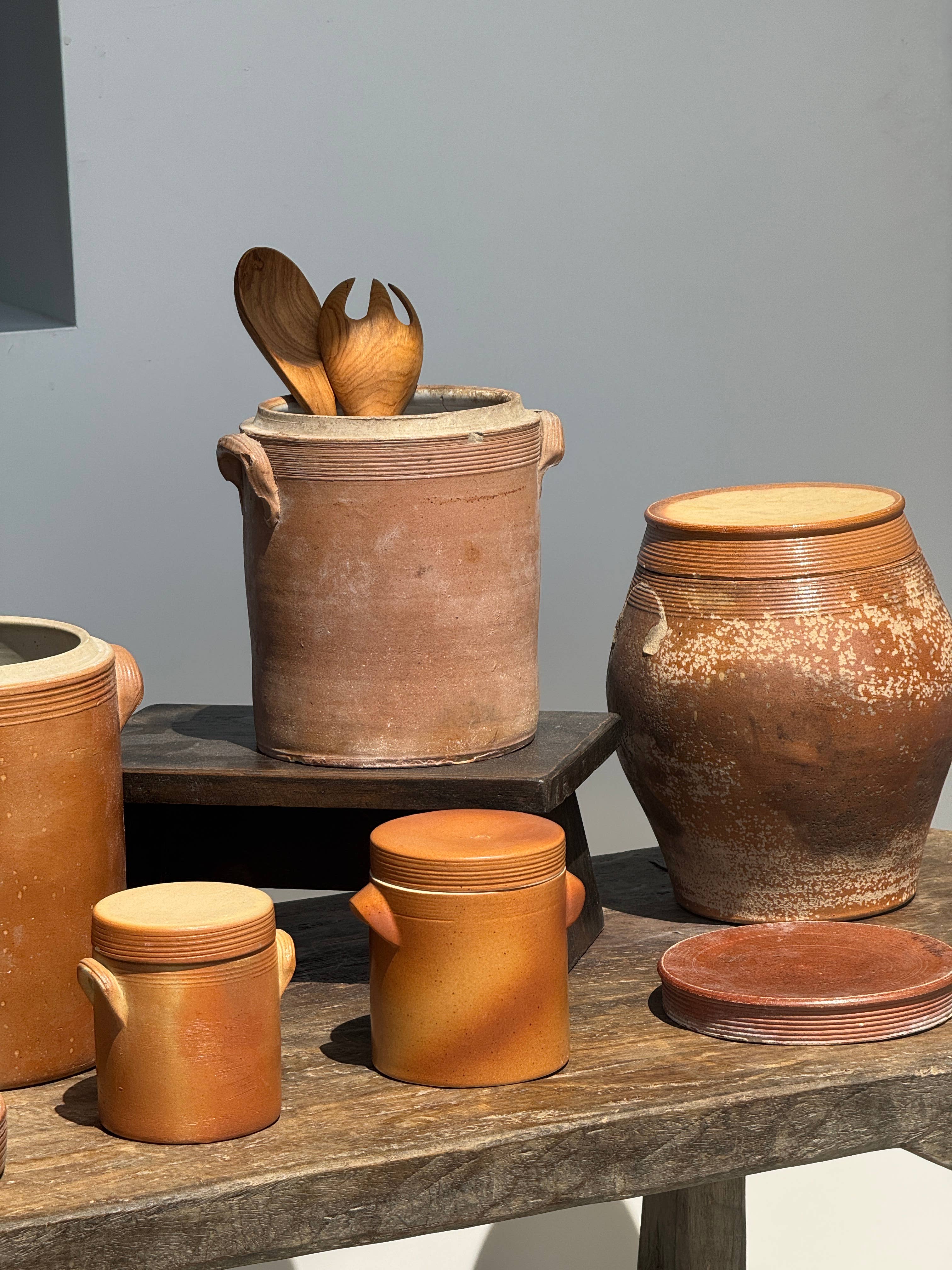 Office Objets – Großhandel Blumentopf – Großer ovaler Steinguttopf mit Deckel H2412