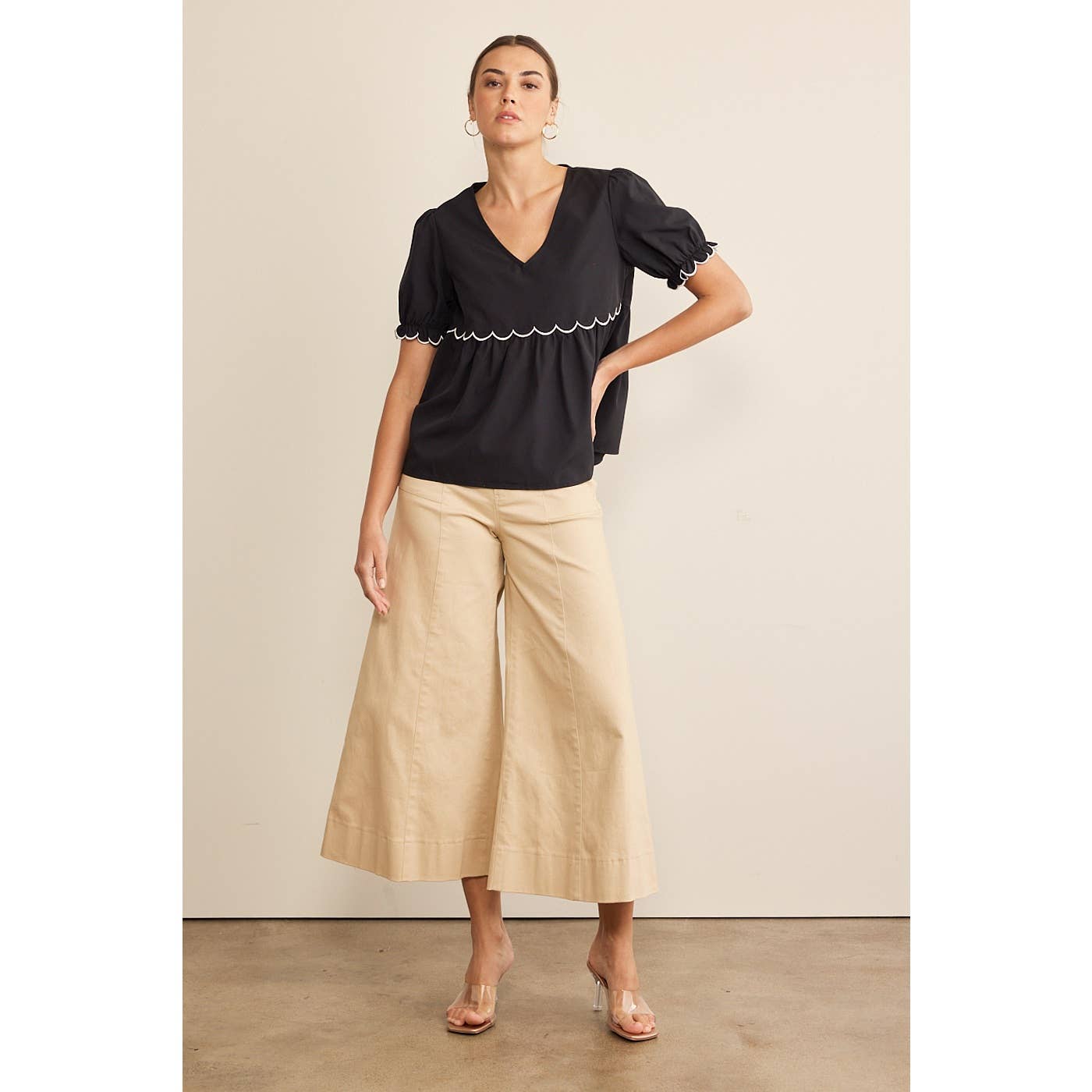 in february - Vente Chemisier – femme - Haut à volants contrastants avec manches bouffantes13