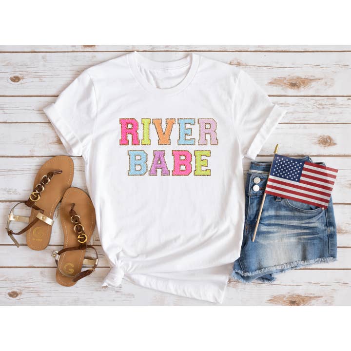 River Babe Shirt för wholesale av Wild & Untamed Designs