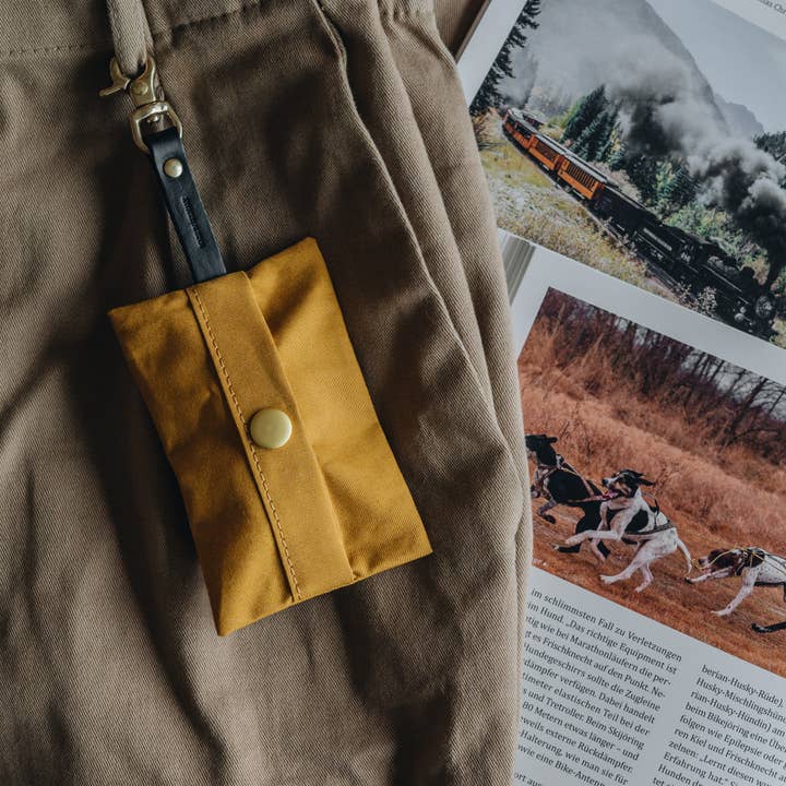 BAND&ROLL – Großhandel Kotbeutelspender – Leichter Hunde-Kotbeutelhalter aus gewachstem Canvas mit Lederapplikationen15