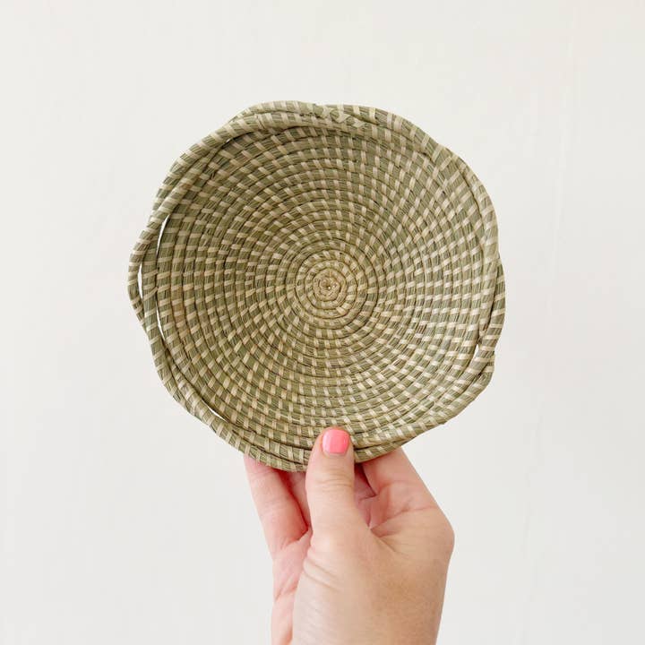 Amsha - Wholesale Basket - Sweetgrass Twisted Rim Basket
