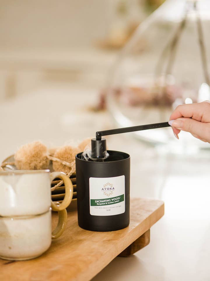Bougie Enchanting Woods pour la vente par Ayoka Essentials