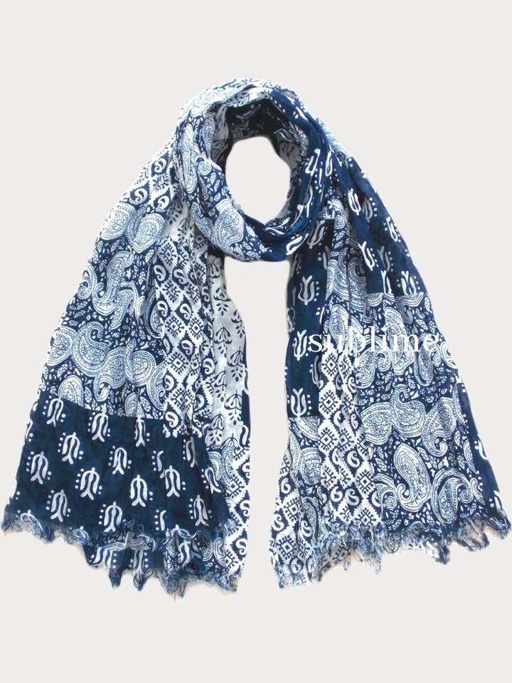 Écharpe en coton biologique doux imprimé en patchwork - Bleu marine pour la vente par Sublime