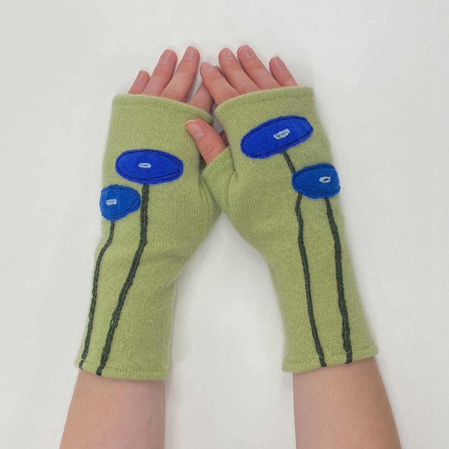 Sardine Clothing Co. - Venta al por mayor Guantes - Mujer - Guantes sin dedos de cachemir con diseño ovalado de amapola8